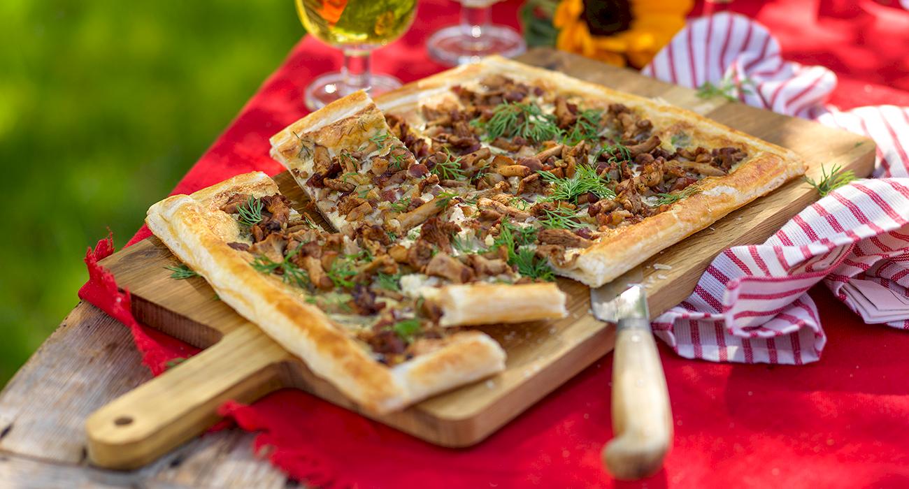 Kantarellflarn med bacon och dill