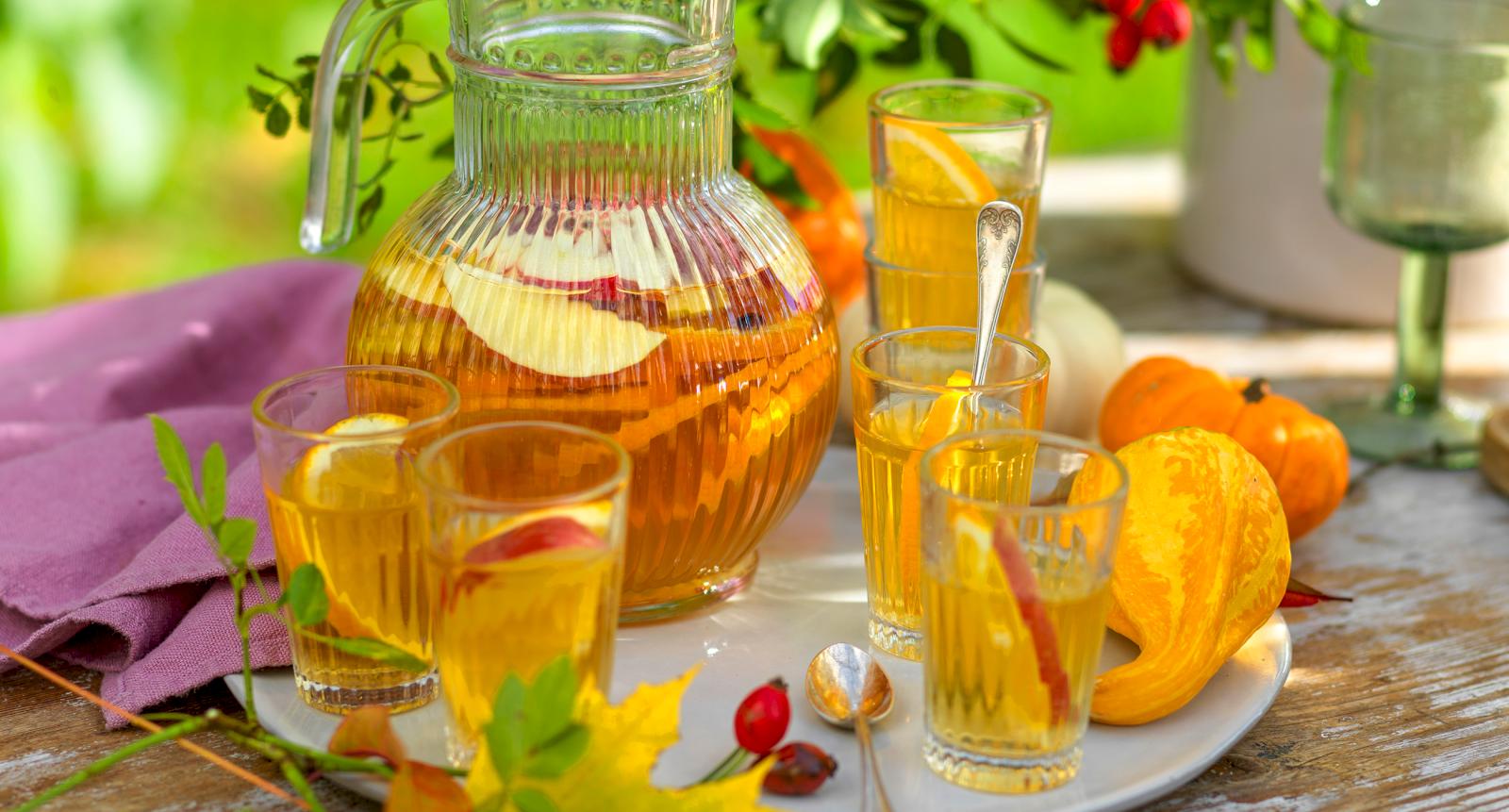 Varm äppeldryck med apelsin