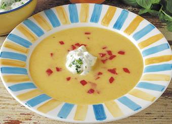 Paprikasoppa med örtkräm