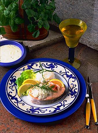 Färserad lax med dragonsås