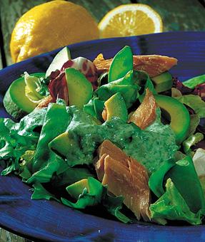 Avokadosallad med rökt fisk