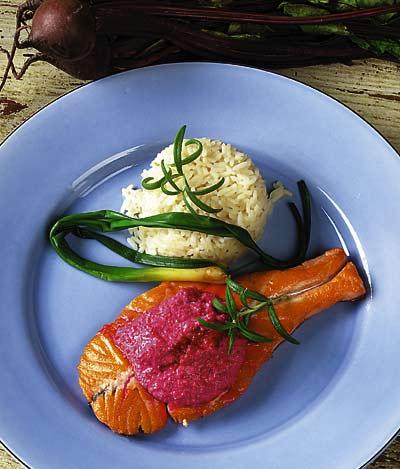 Laxfjäril med rödbetstsatsiki