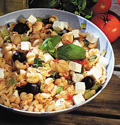 Färgglad pastagryta