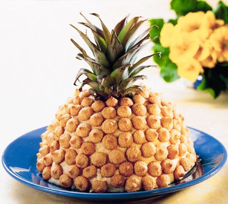 Ananastopp med fromage och mandelbiskvier