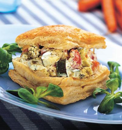 Smördegsgömmor med varm grönsaksröra