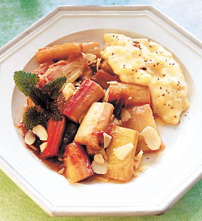 Mandelrabarber med kryddig vaniljsås