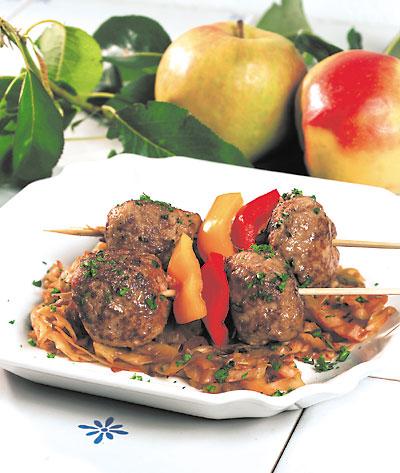 Äppelkål med currybullar