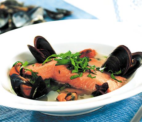 Bakad lax i sötsur musselbuljong