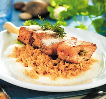 Kokt lax med spenat och mangosalsa