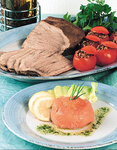 Porterstek med svampfyllda tomater