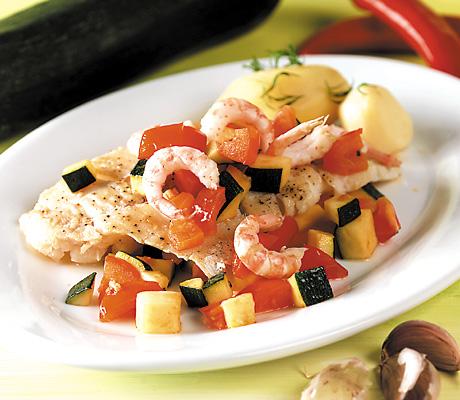 Stekt torsk med grönsakspytt och räkor