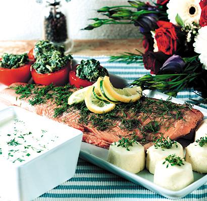 Gräddstuvad bladspenat i tomatskålar