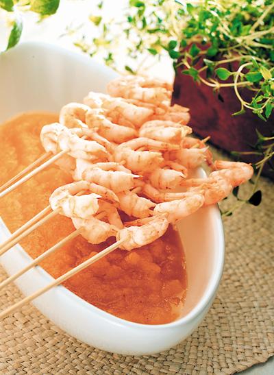 Lättgrillade räkor med ananassalsa