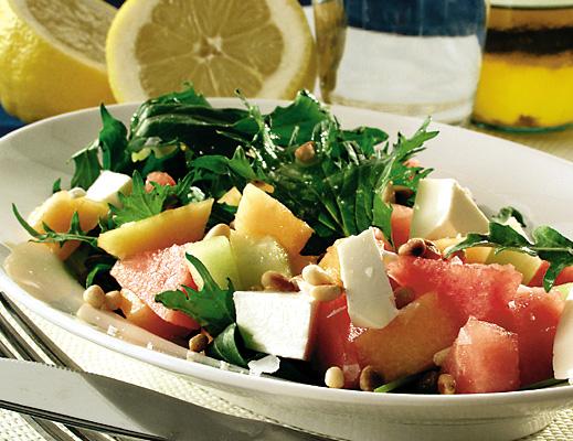 Melonsallad med rucola, pinje och fetaost