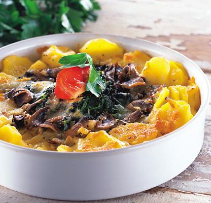 Potatislåda med spenat och svamp