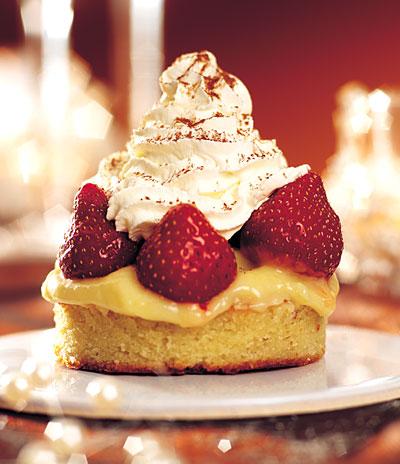 Mandelfrestelser med citronkräm och jordgubbar