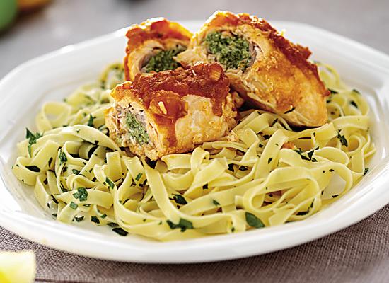 Laxrullader med pestofyllning