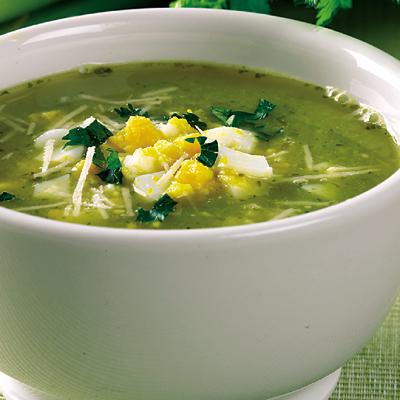 Körvelsoppa med gröna ärtor