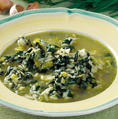 Örtkryddad spenat- och purjosoppa