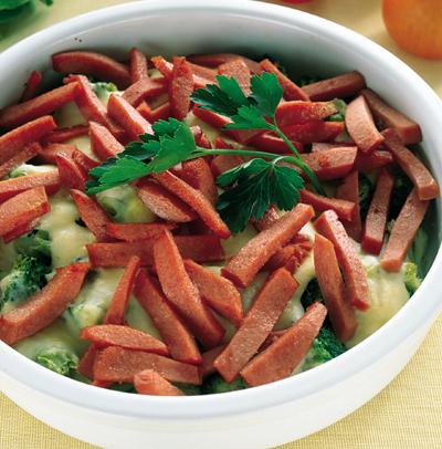 Ostgratinerad broccoli med korv