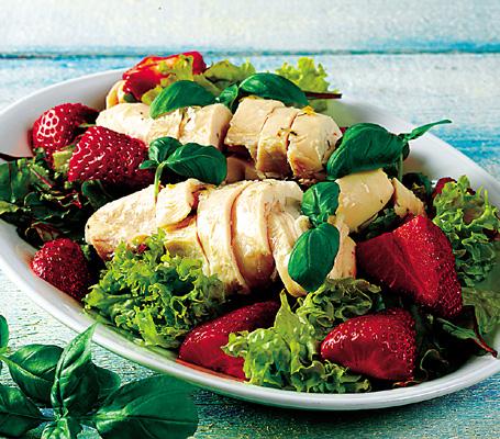 Jordgubbssallad med rimmad kyckling