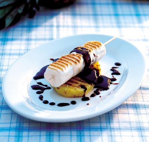 Grillad ananas med marshmallows