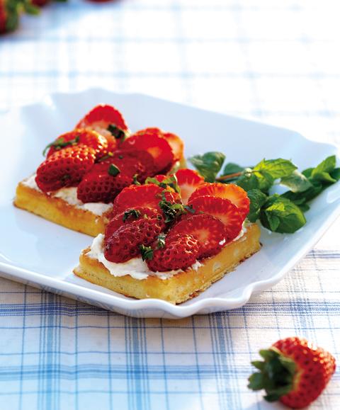 Jordgubbsbruschetta med kokoskräm