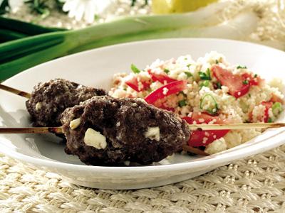 Färsspett med fetaost med coucoussallad