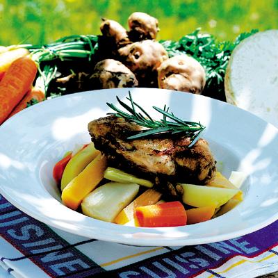 Lättrimmad kyckling i rotfruktsbuljong