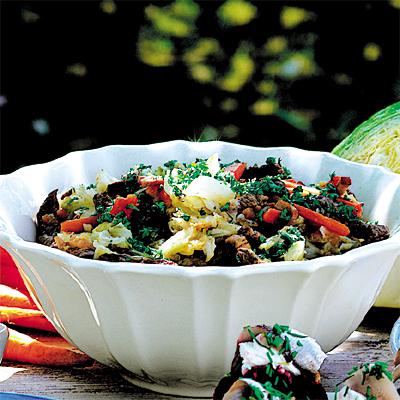 Mustig vitkålgryta med rostbiff