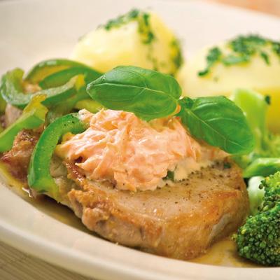 Stekt paprikakotlett med morotstzatsiki