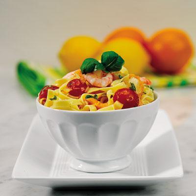 Pasta med lax och räkor