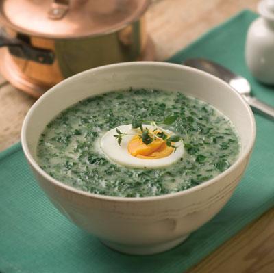 Nässelsoppa med kokt ägg