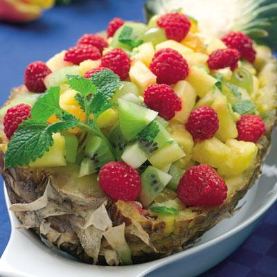 Färsk ananassallad