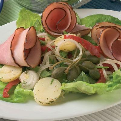 Potatissallad med rökt skinka