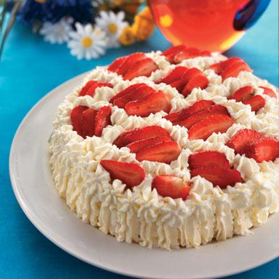 Midsommartårta med jordgubbar och vaniljkräm
