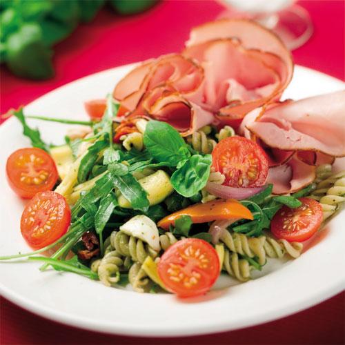 Pastasallad med rökt skinka
