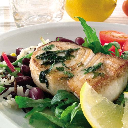 Hälleflundra med citrus- och vildrissallad