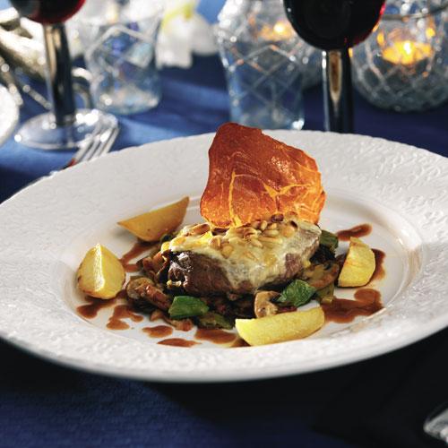 Ostgratinerad oxfilé med rödvinssås