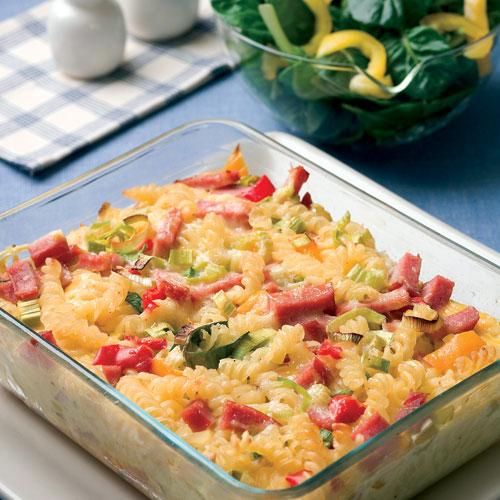 Pastalåda med grönsaker och korv