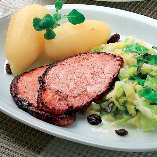 Gräddkokt savoykål med kasslerskivor