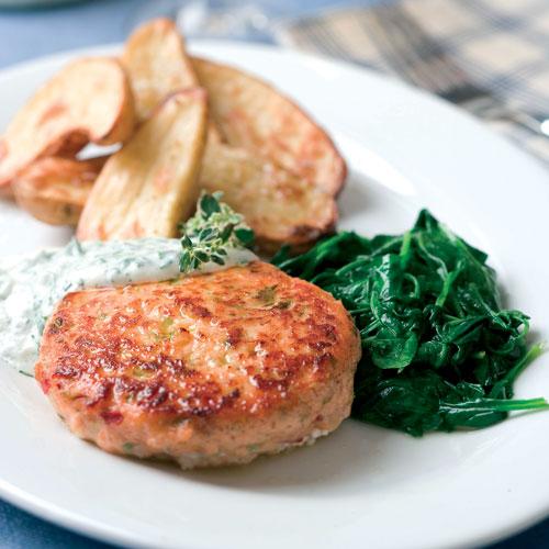 Laxburgare med kryddgrön sås