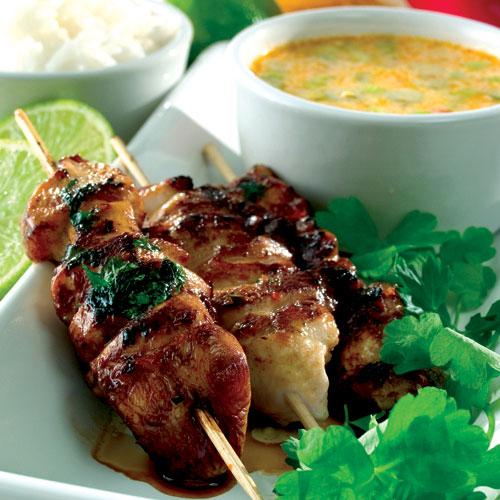 Små kycklingspett med jordnötssås