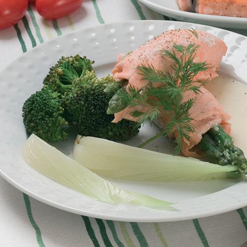 Laxrullader med sparris och fänkål