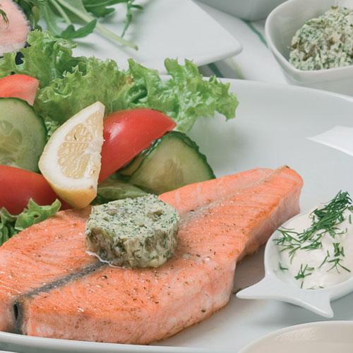 Stekt laxfjäril med kapris- och dillsmör