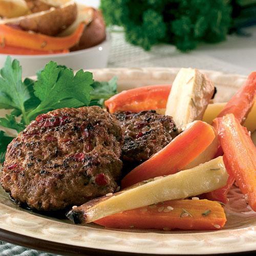 Avjarkryddade biffar med klyftade rotfrukter