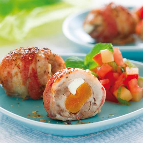 Baconkyckling med aprikos och fetaost