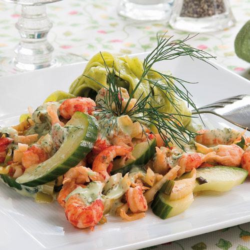 Spenatpasta med kräftstjärtar och dillsås