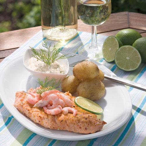 Grillad laxfjäril med hummersås