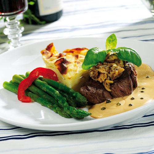 Oxfilé med svamptäcke och konjakssås